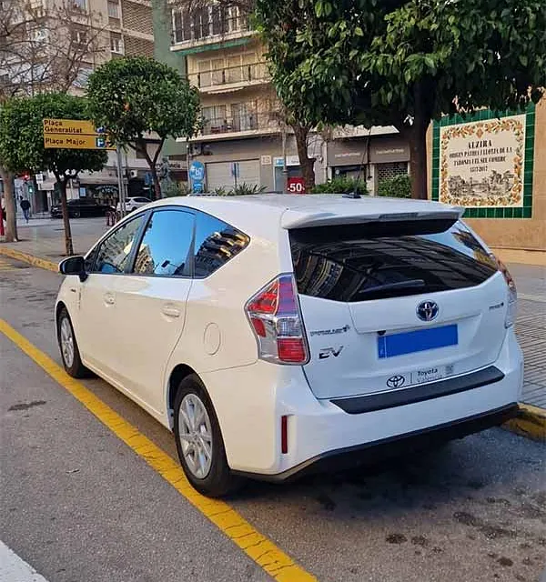 Taxi Alzira Juanma Peña vehículo en carretera