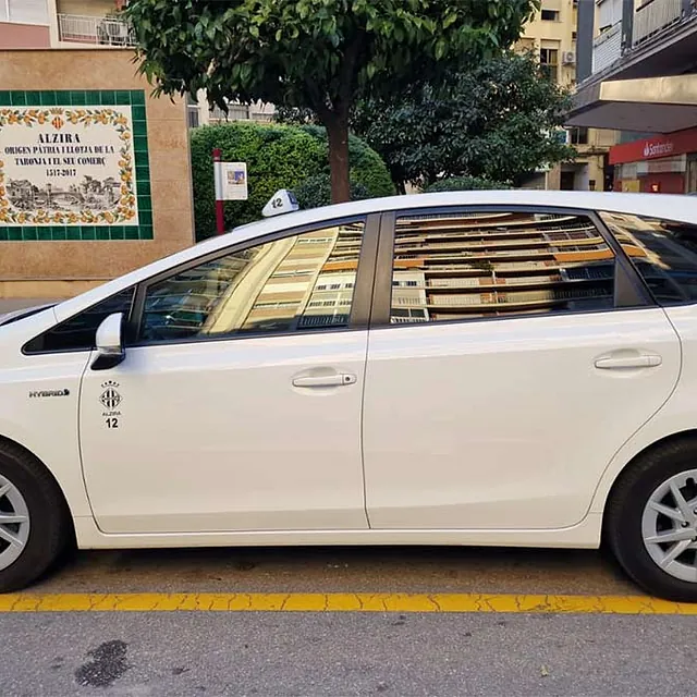 Taxi Alzira Juanma Peña vehículo de la empresa